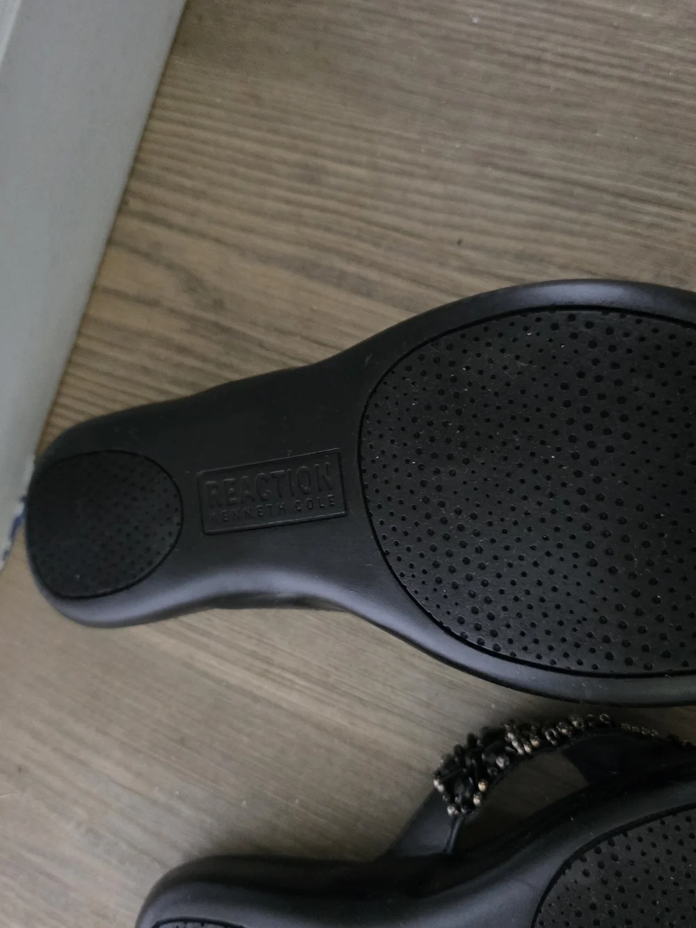 Kenneth Cole Reaction Black Beaded Thong Sandals